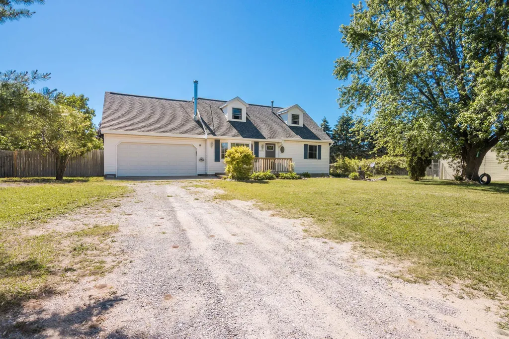 10530 S Walnut Drive Elmwood Charter Township MI 49684
