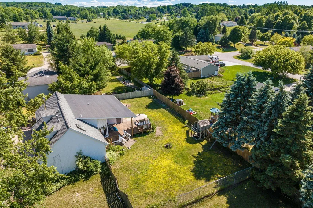 10530 S Walnut Drive Elmwood Charter Township MI 49684