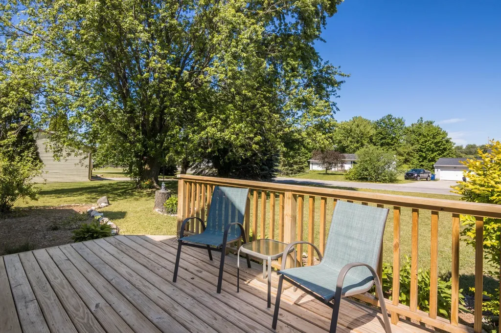 10530 S Walnut Drive Elmwood Charter Township MI 49684