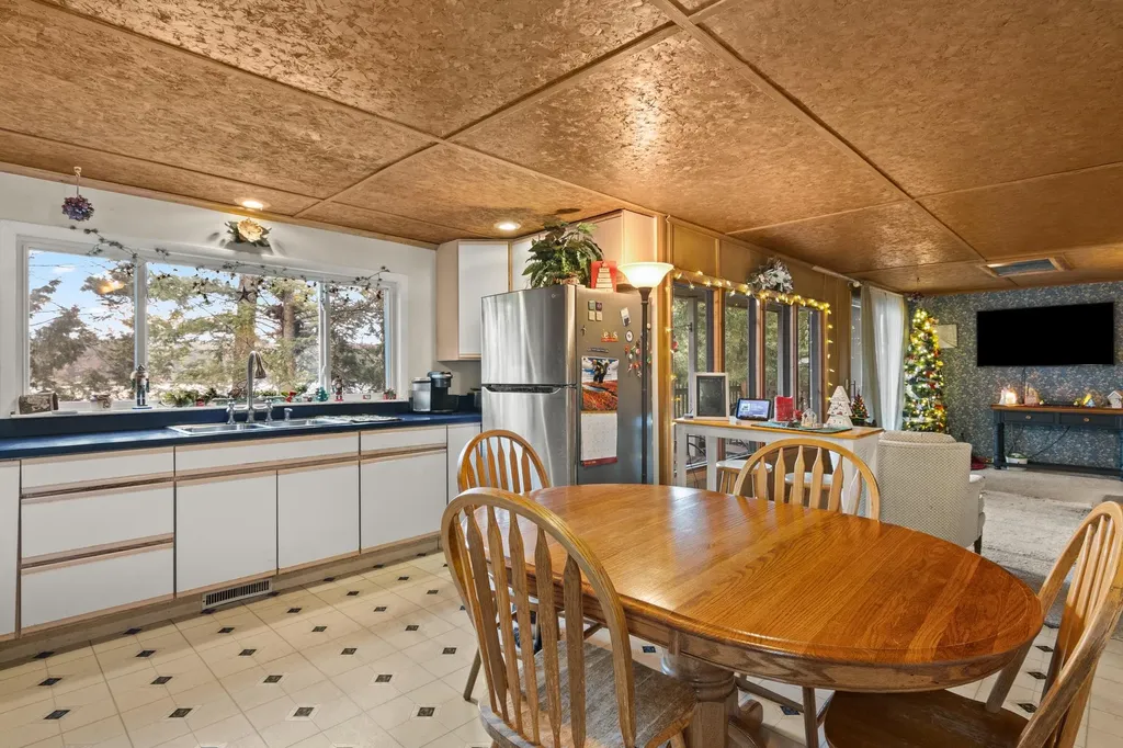 4411 Lakeview Trail East Bay Township MI 49696