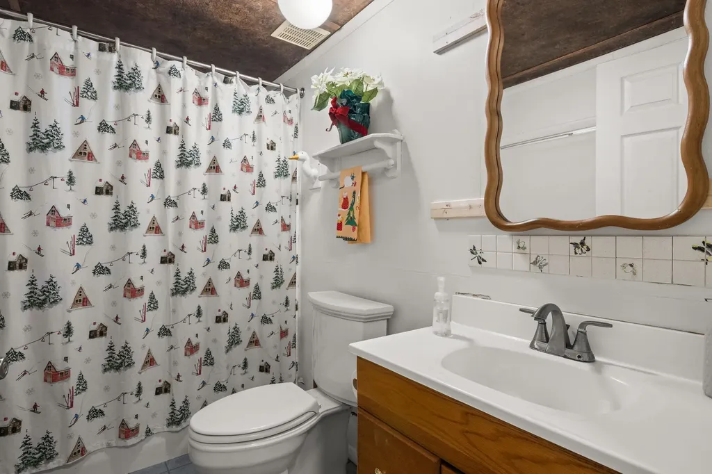 4411 Lakeview Trail East Bay Township MI 49696