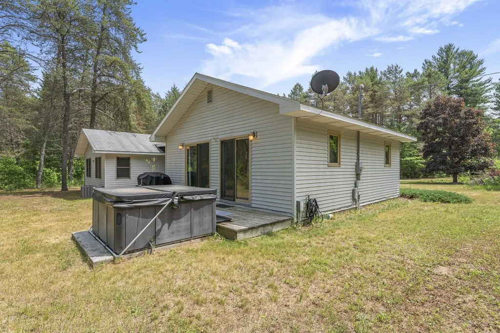 14764 Cinder Homestead Township MI 49617