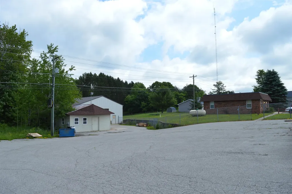 185 E M-72 Kalkaska Township MI 49646