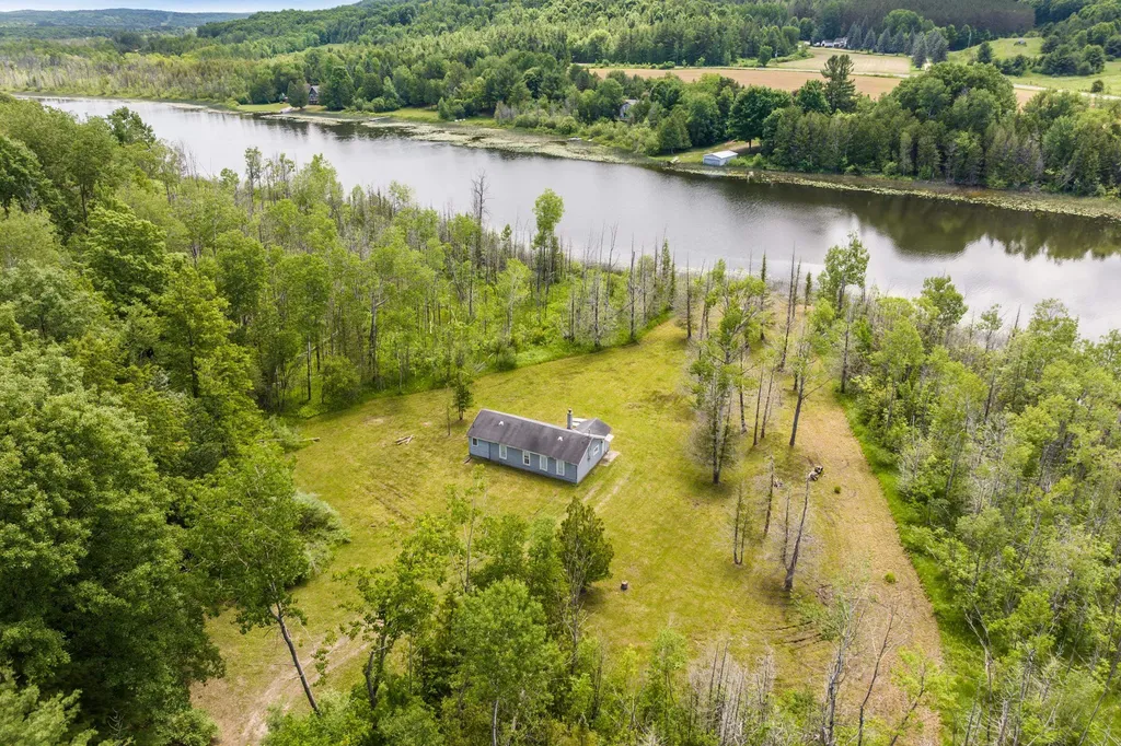 6263 East Jordan Road Banks Township MI 49729