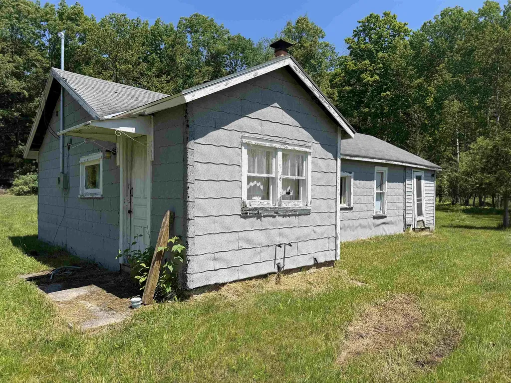 6263 East Jordan Road Banks Township MI 49729