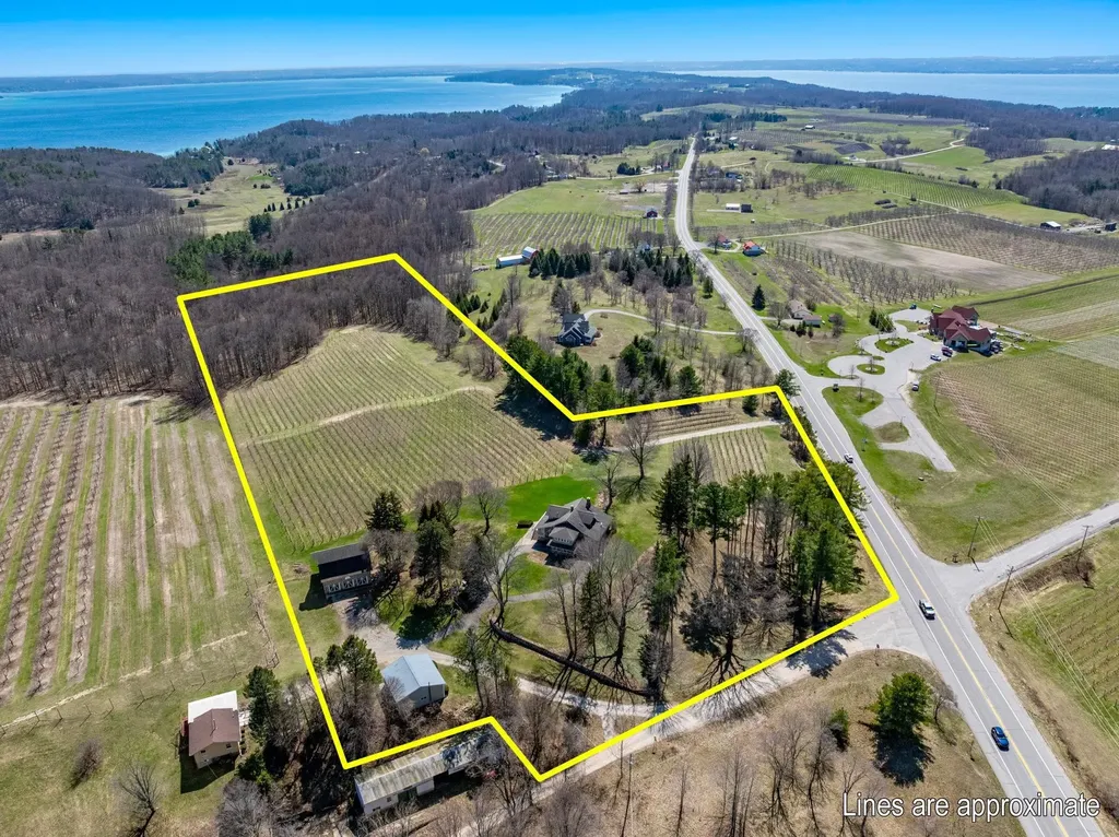 2770 Nelson Road Peninsula Township MI 49686