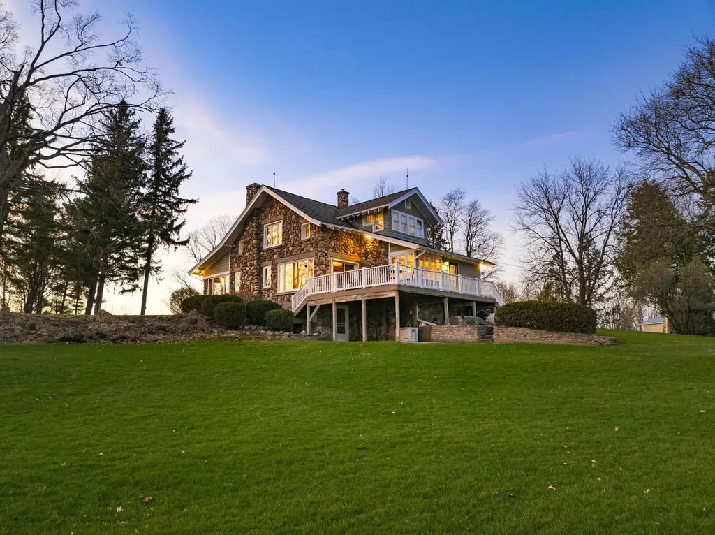 2770 Nelson Road Peninsula Township MI 49686