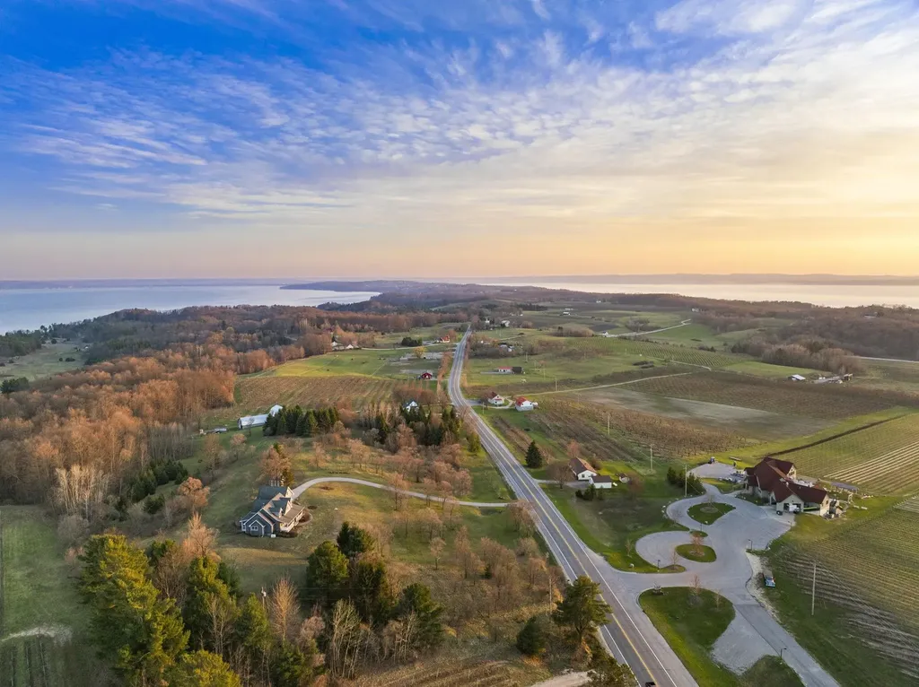 2770 Nelson Road Peninsula Township MI 49686
