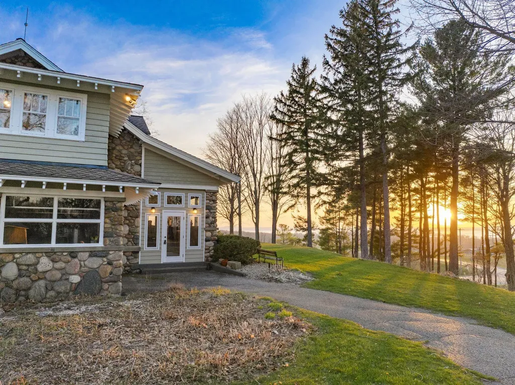 2770 Nelson Road Peninsula Township MI 49686