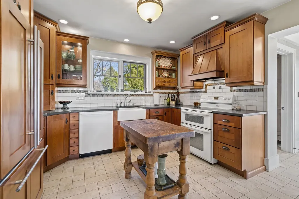 2770 Nelson Road Peninsula Township MI 49686
