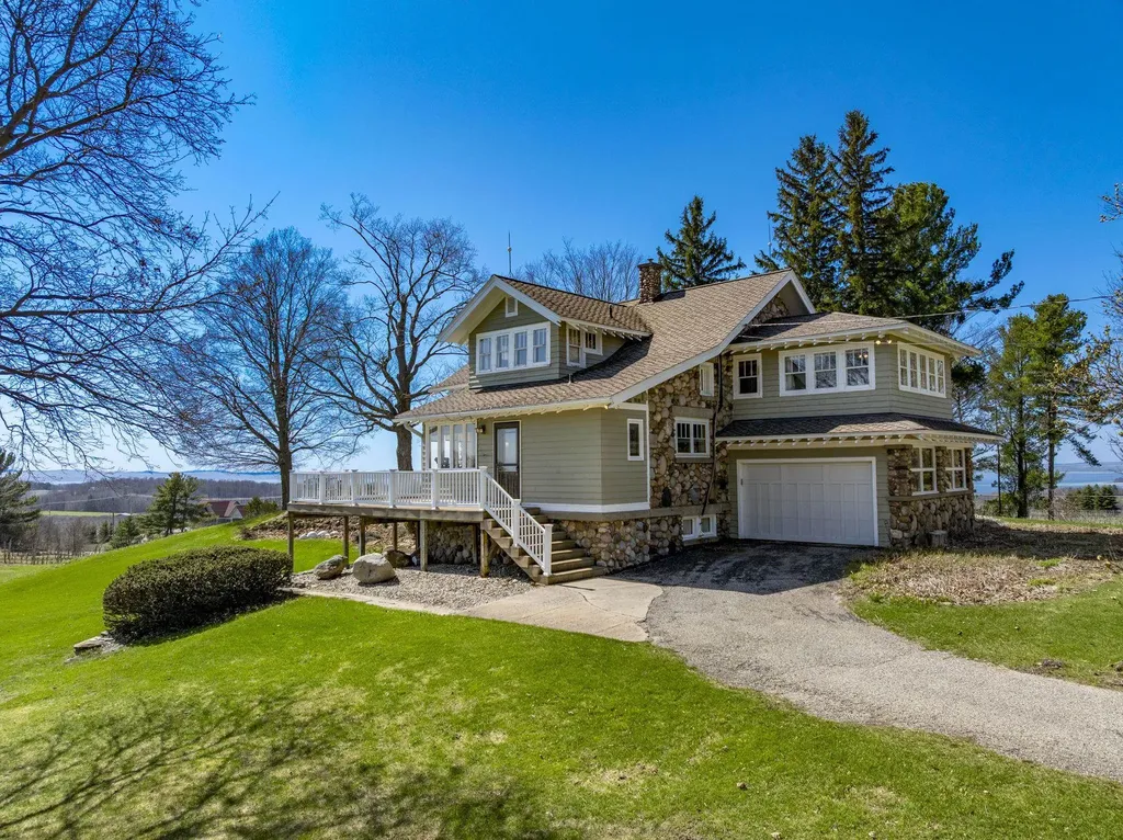 2770 Nelson Road Peninsula Township MI 49686