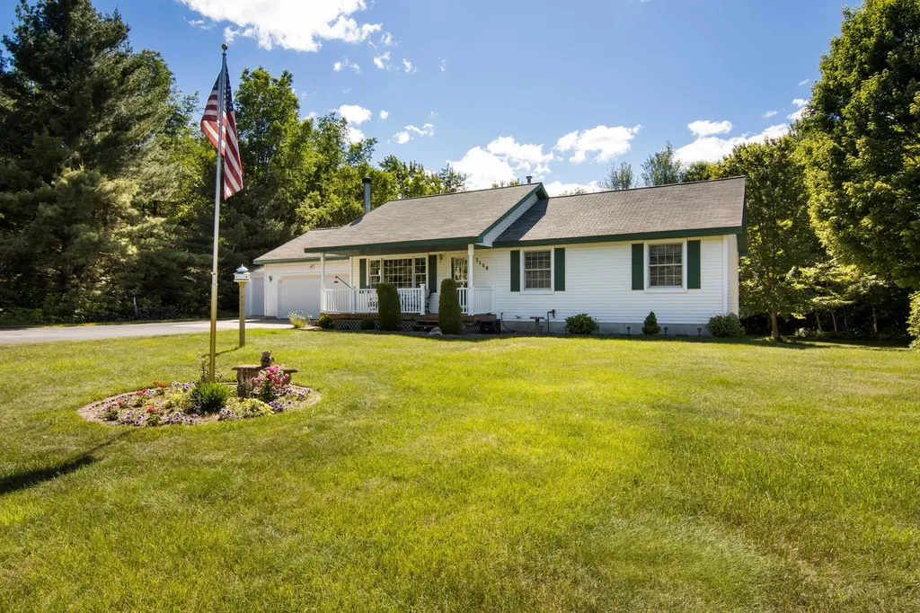 3158 E Duck Lake Road Green Lake Township MI 49637