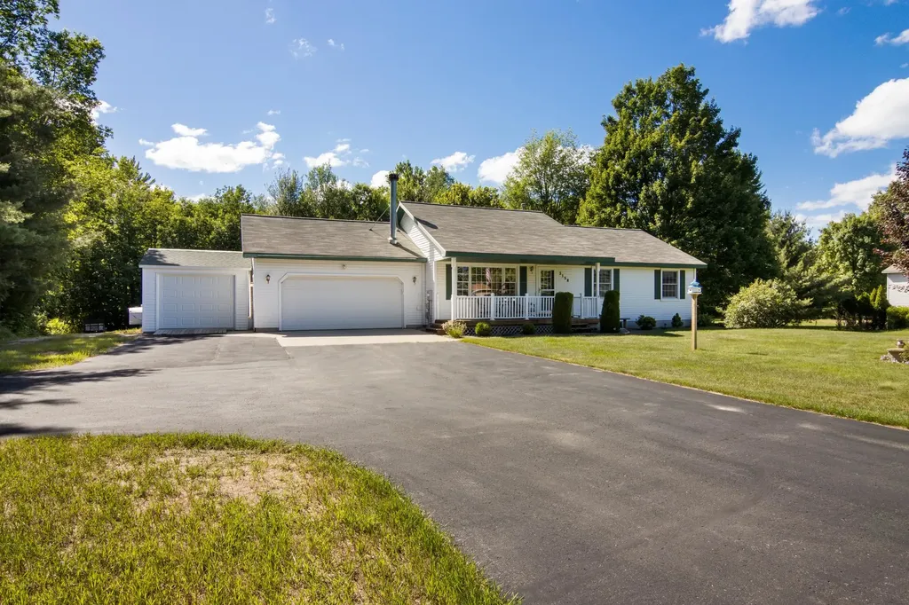 3158 E Duck Lake Road Green Lake Township MI 49637