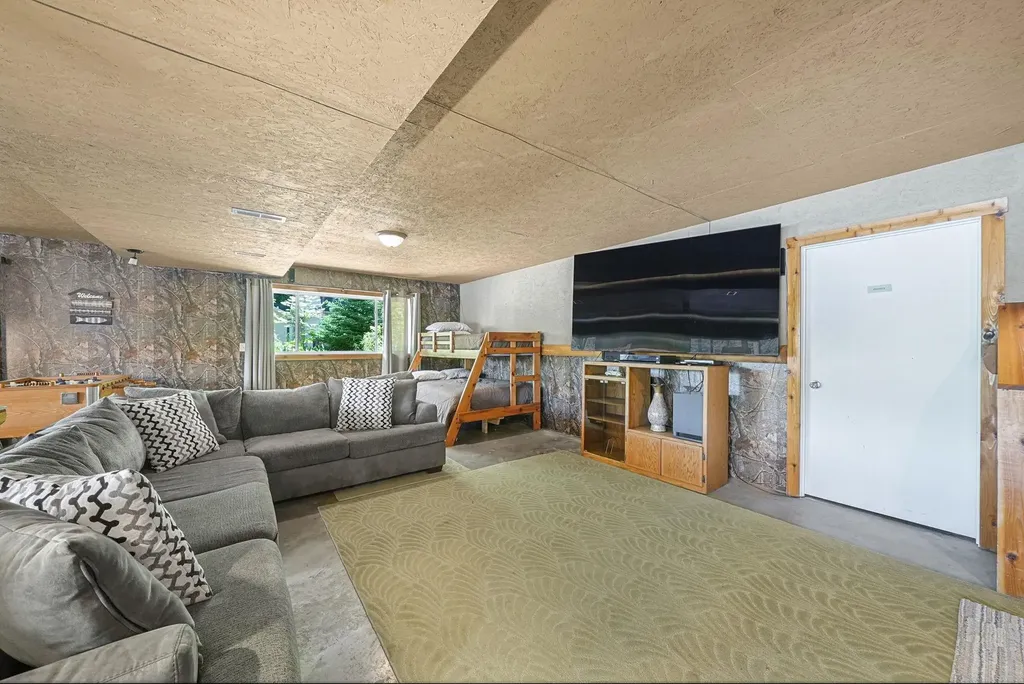 376 Highview Road East Bay Township MI 49696