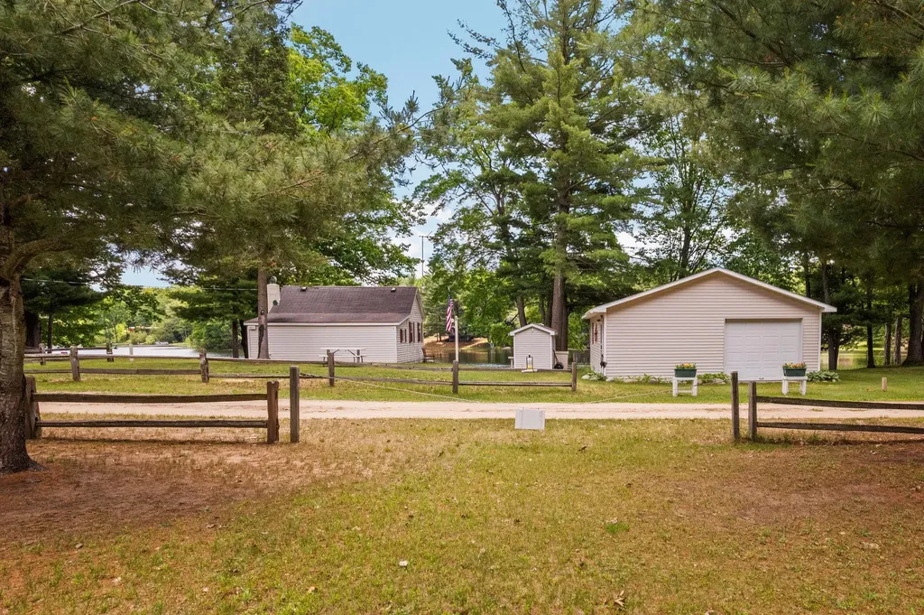 3877 Lincoln Drive NE Kalkaska Township MI 49646