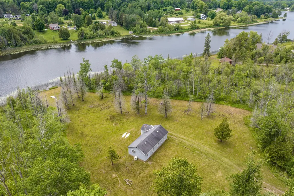 6263 East Jordan Road Banks Township MI 49729