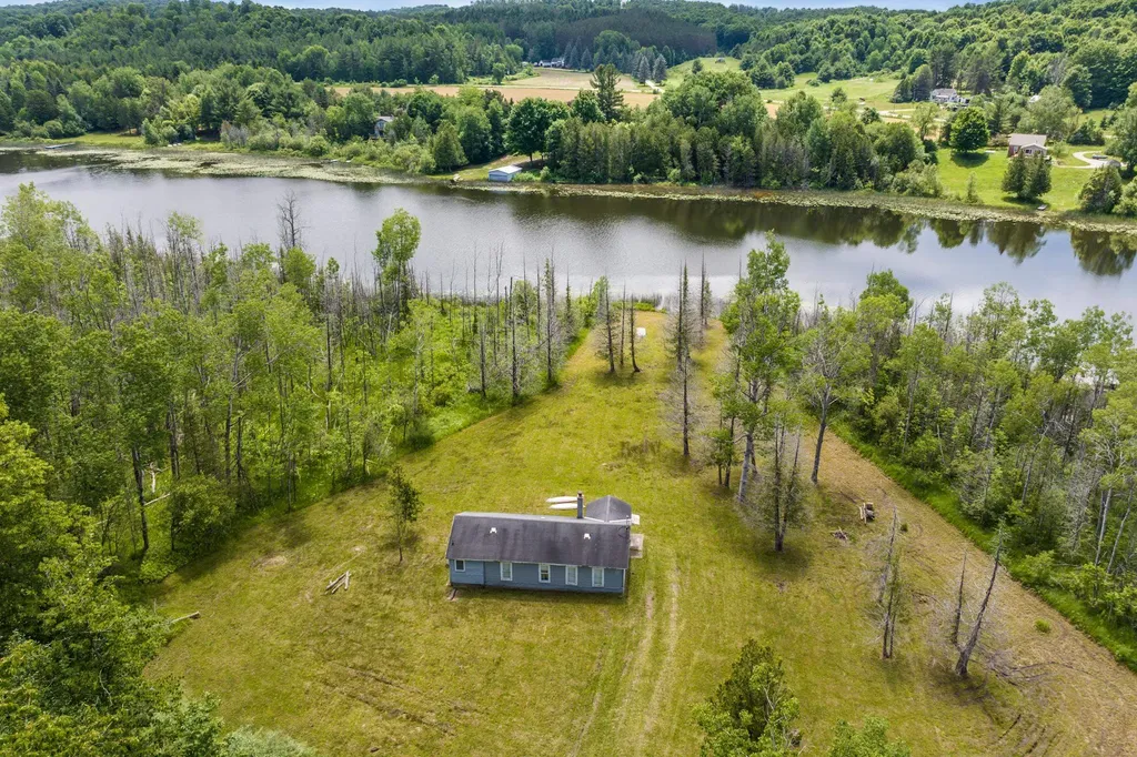 6263 East Jordan Road Banks Township MI 49729