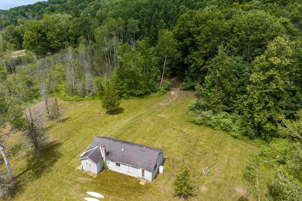 6263 East Jordan Road Banks Township MI 49729