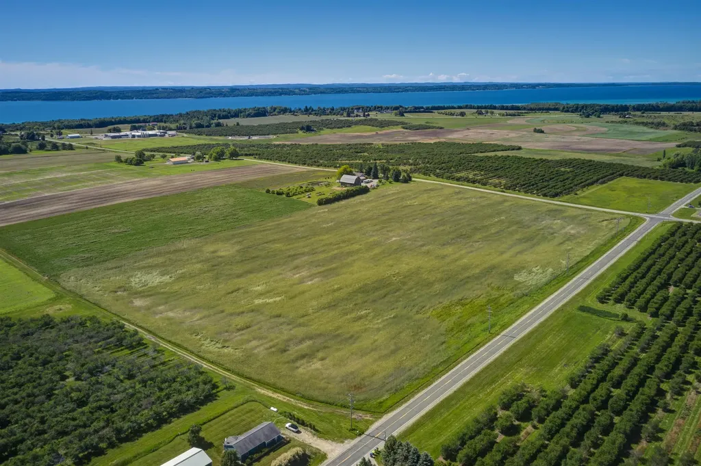 24.71 Acres Angell Road Acme Township MI 49690