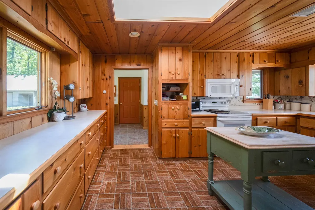 5254 N Manitou Trail Leland Township MI 49654