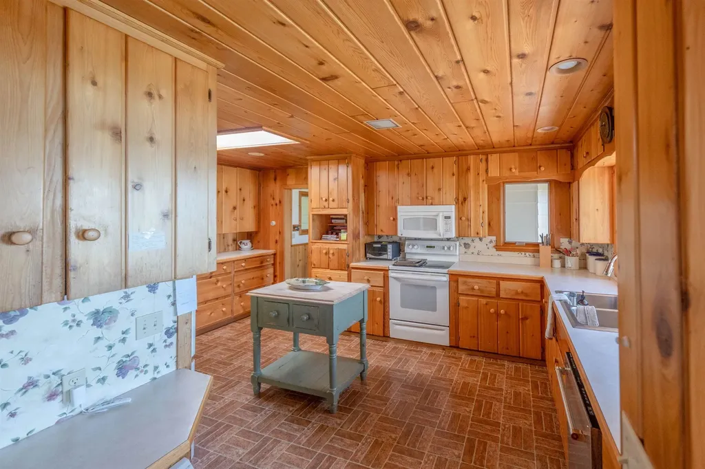 5254 N Manitou Trail Leland Township MI 49654