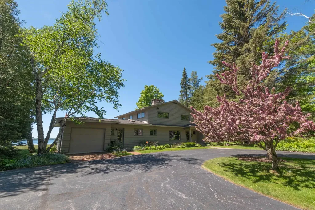5254 N Manitou Trail Leland Township MI 49654