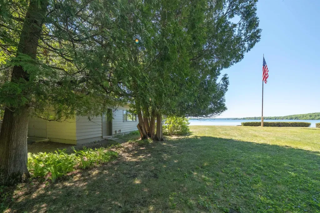 5254 N Manitou Trail Leland Township MI 49654