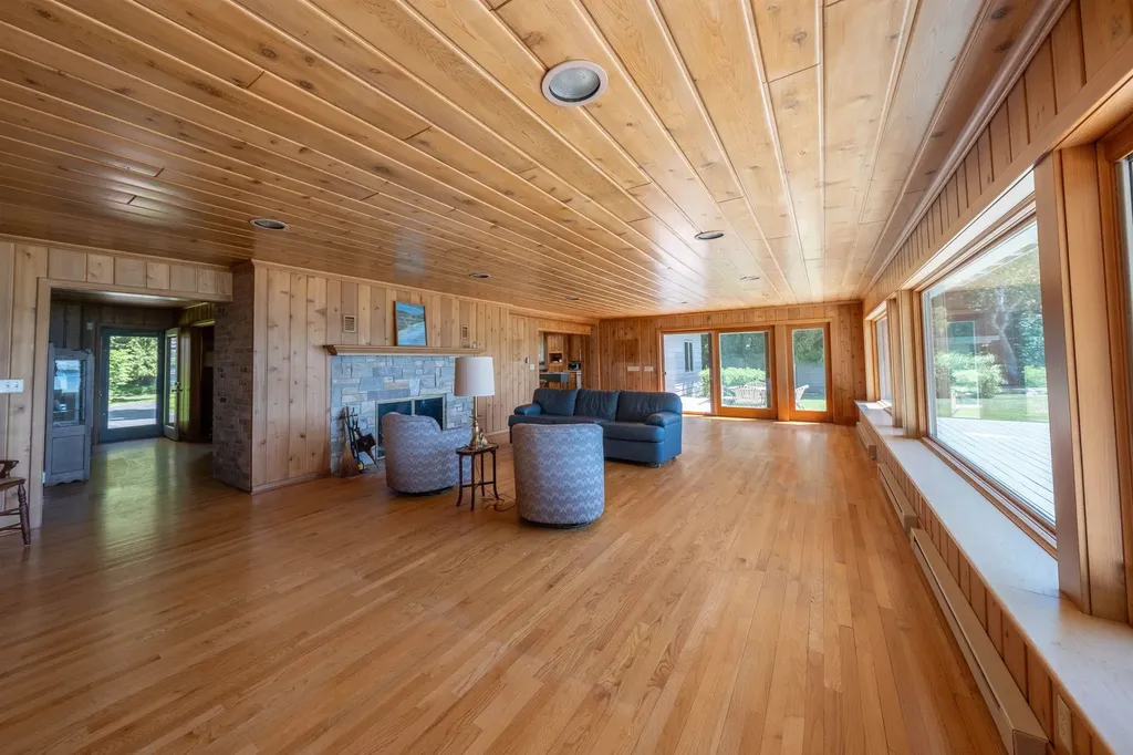 5254 N Manitou Trail Leland Township MI 49654