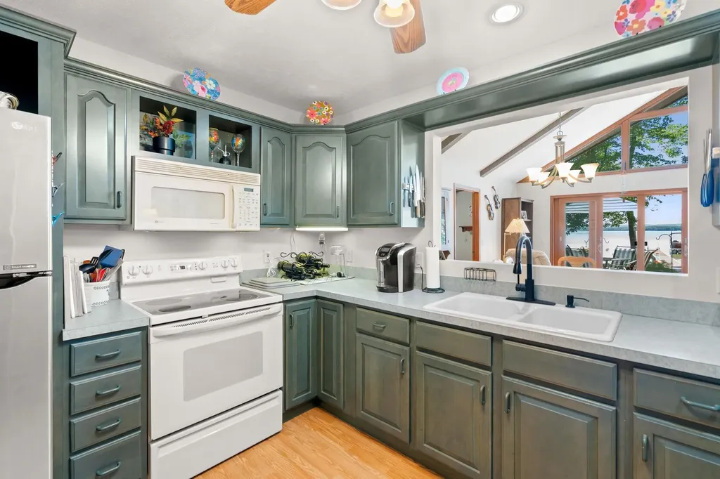 8585 Strawberry Point Road Green Lake Township MI 49637