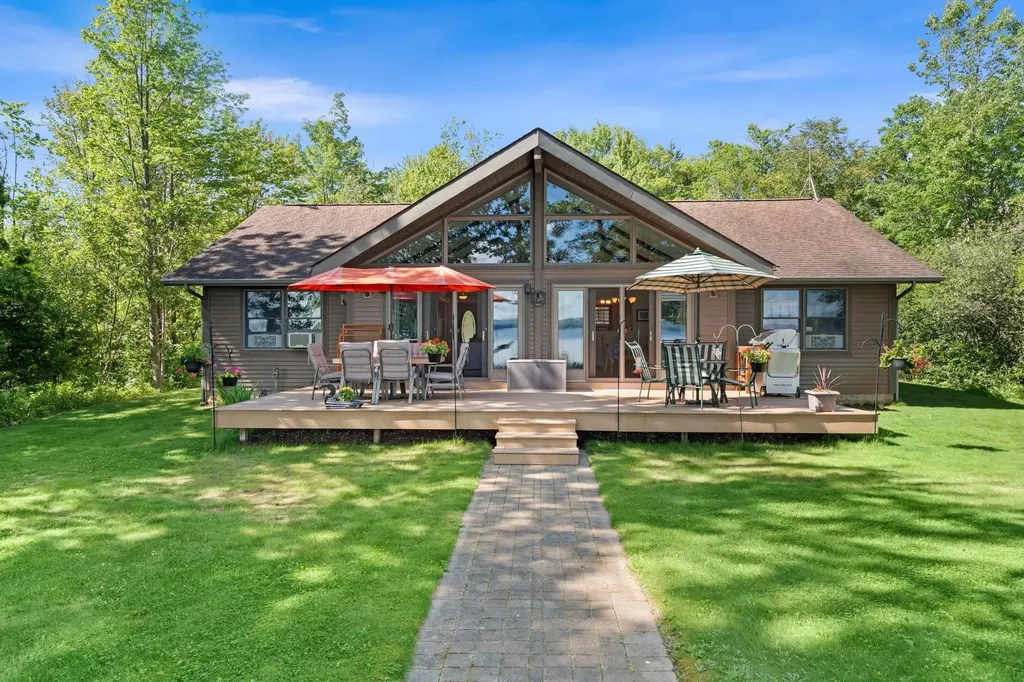 8585 Strawberry Point Road Green Lake Township MI 49637