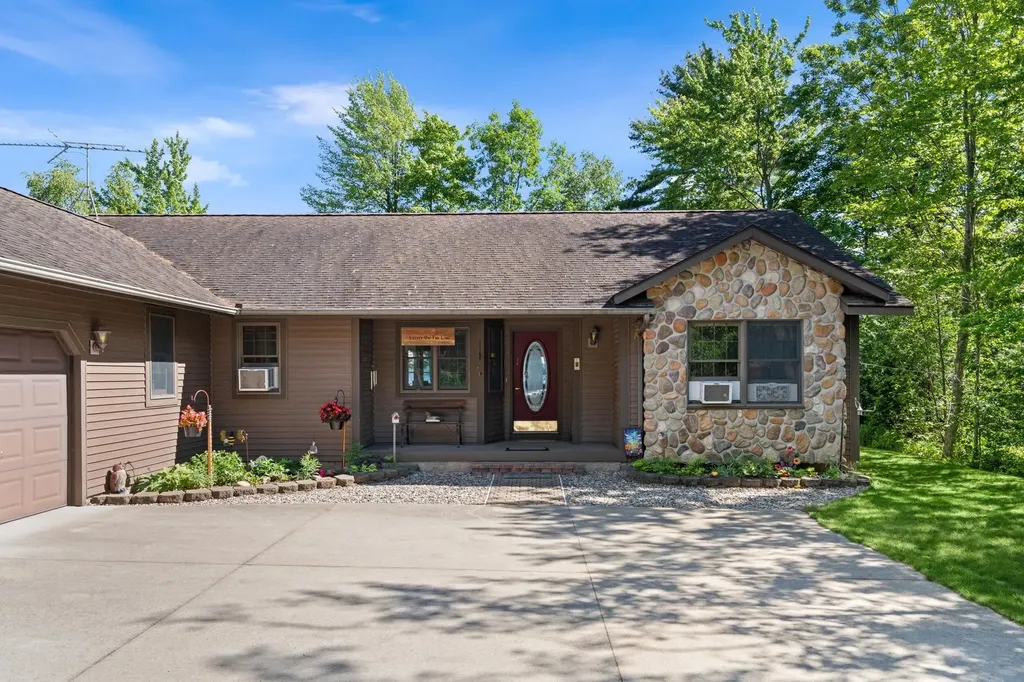 8585 Strawberry Point Road Green Lake Township MI 49637