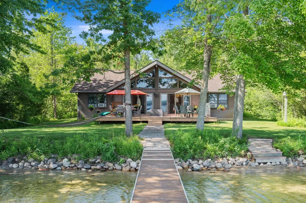 8585 Strawberry Point Road Green Lake Township MI 49637