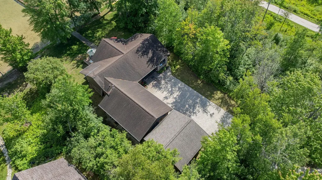 8585 Strawberry Point Road Green Lake Township MI 49637