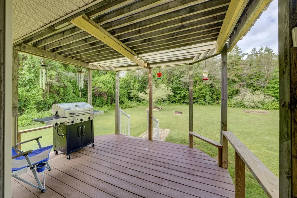 6151 Smith Road Rapid River Township MI 49676