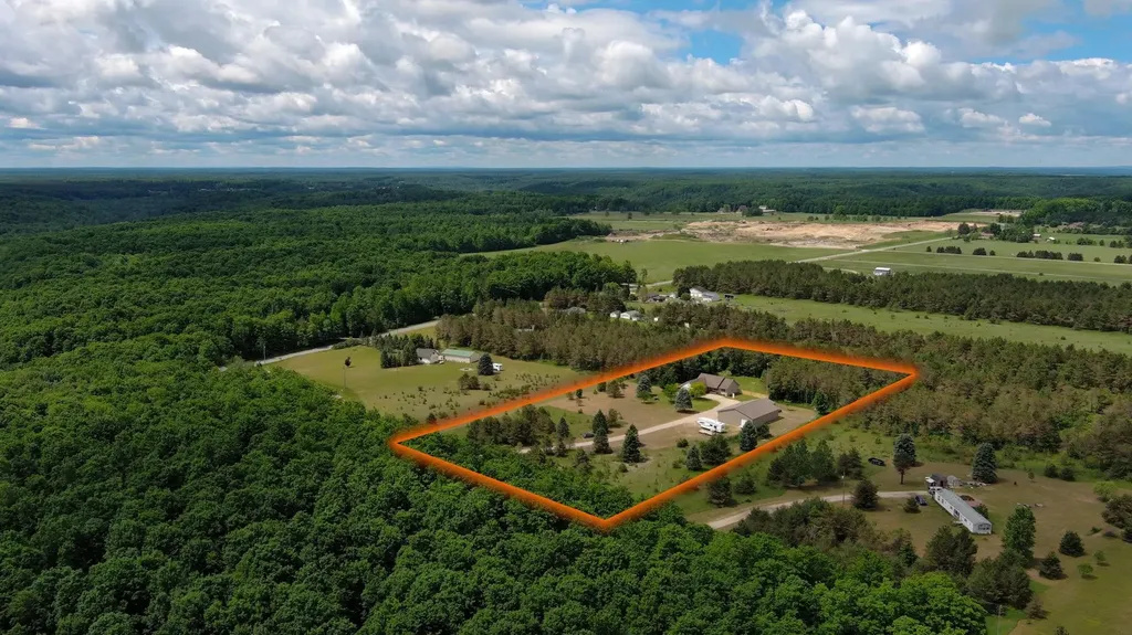 6151 Smith Road Rapid River Township MI 49676