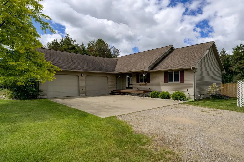 6151 Smith Road Rapid River Township MI 49676