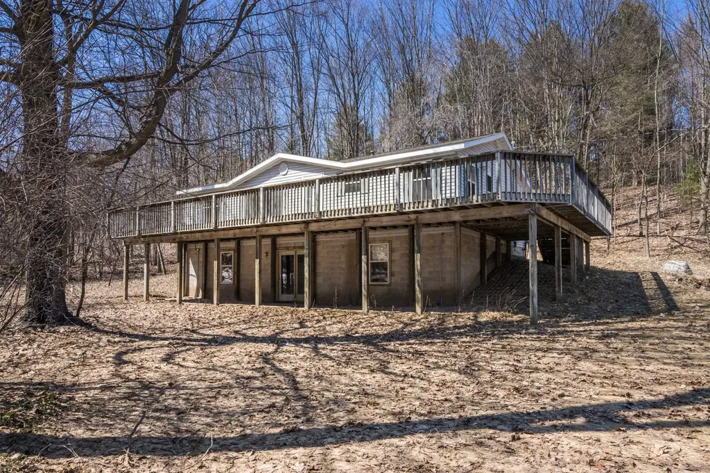 11153 Center Road Peninsula Township MI 49686