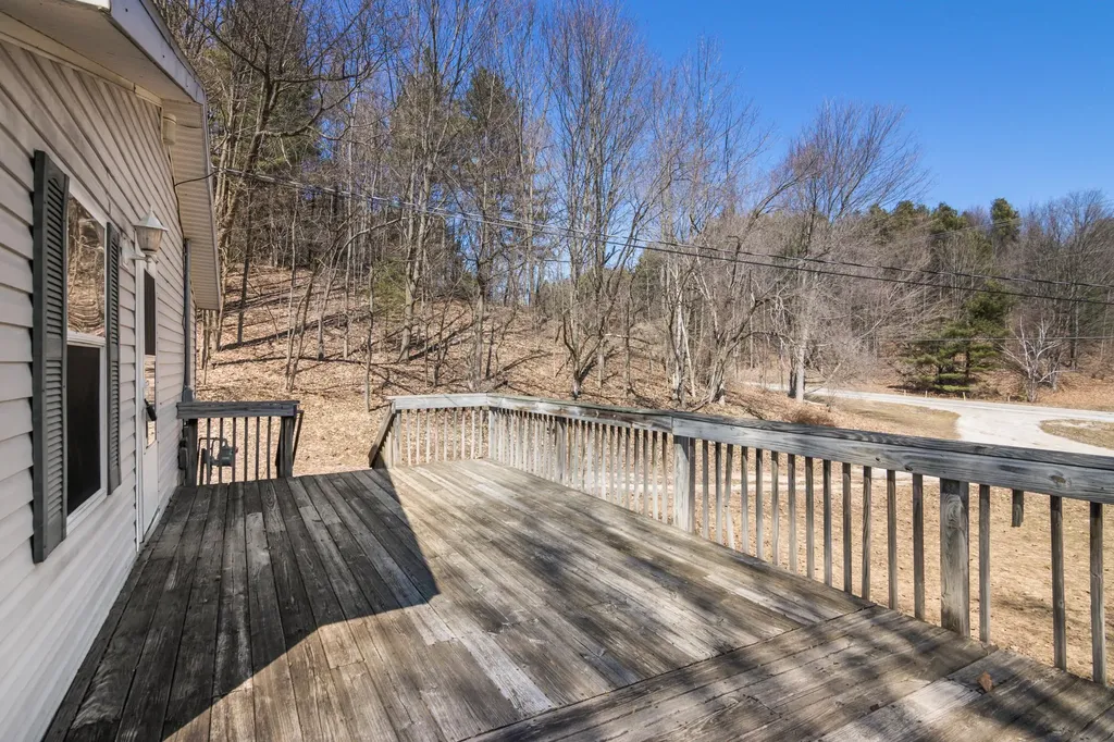 11153 Center Road Peninsula Township MI 49686