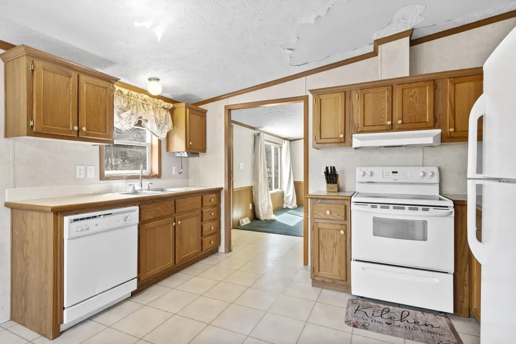 11153 Center Road Peninsula Township MI 49686