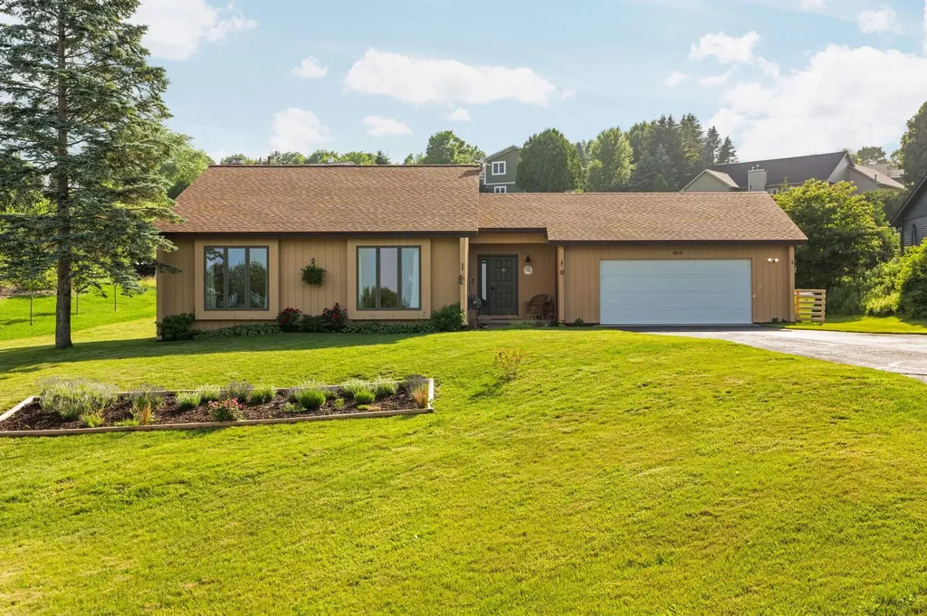 13572 S High Point Drive Elmwood Charter Township MI 49684