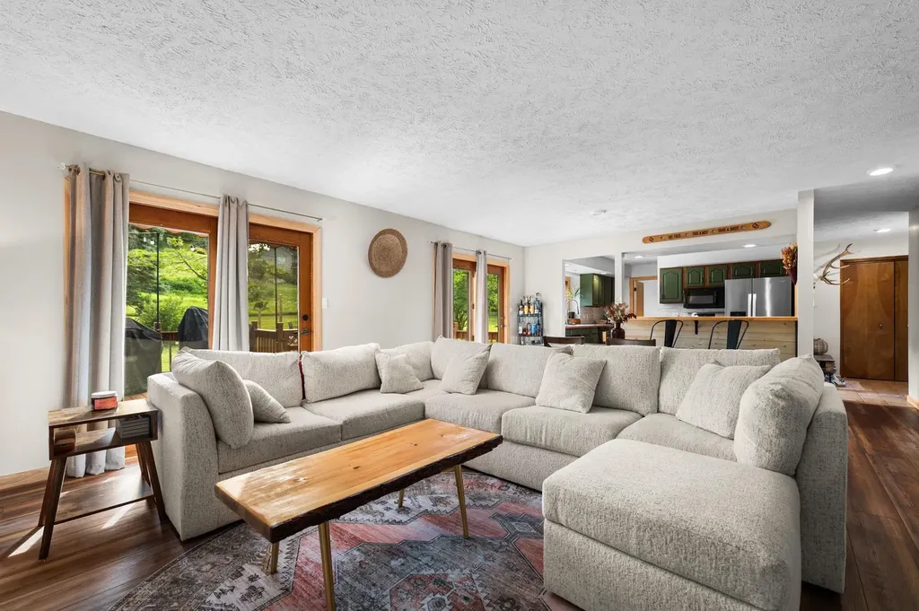 13572 S High Point Drive Elmwood Charter Township MI 49684