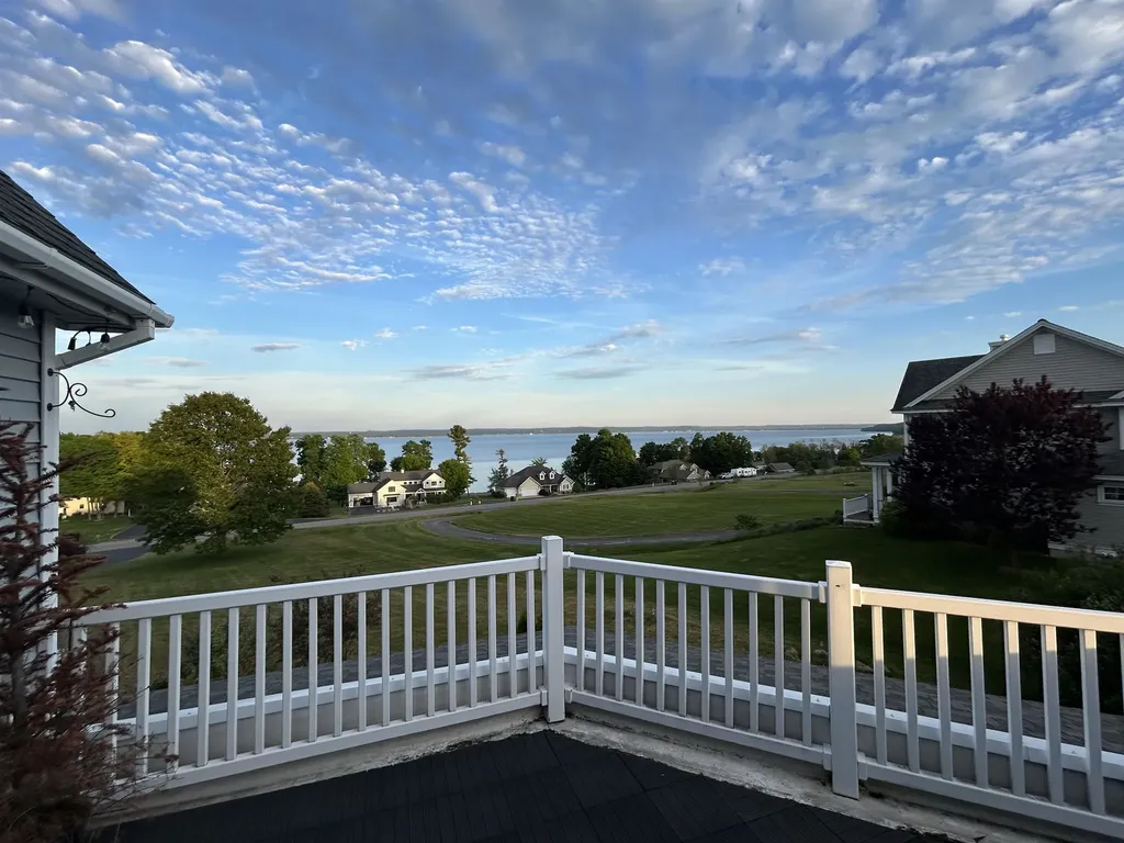 9423 Rolling Ridge Drive Peninsula Township MI 49686