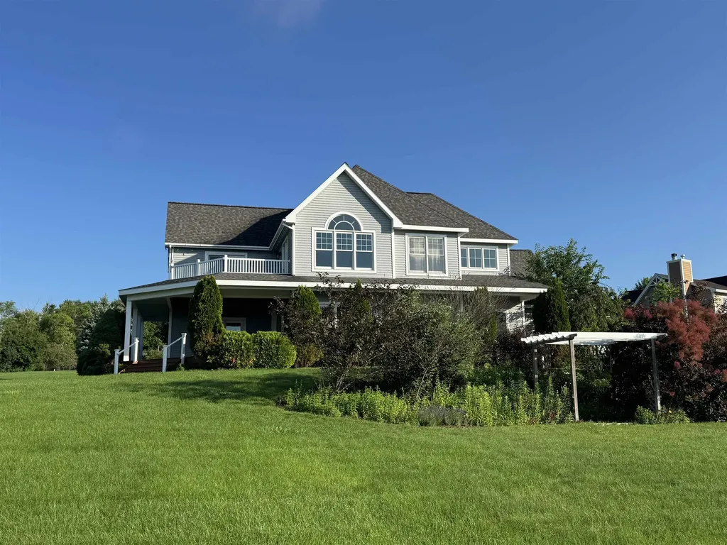 9423 Rolling Ridge Drive Peninsula Township MI 49686
