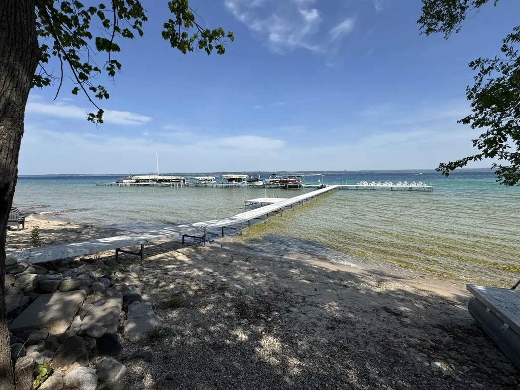 9423 Rolling Ridge Drive Peninsula Township MI 49686