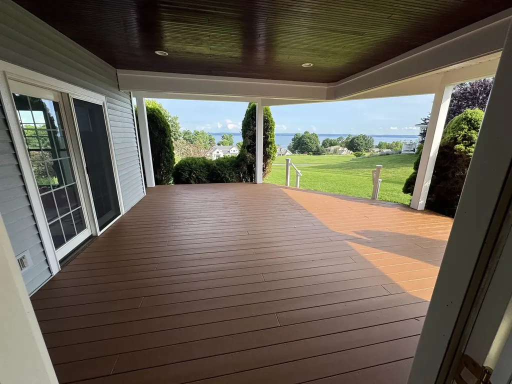 9423 Rolling Ridge Drive Peninsula Township MI 49686