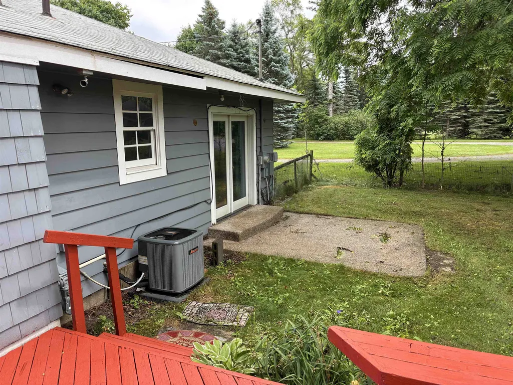 12160 S West Bay Shore Drive Elmwood Charter Township MI 49684
