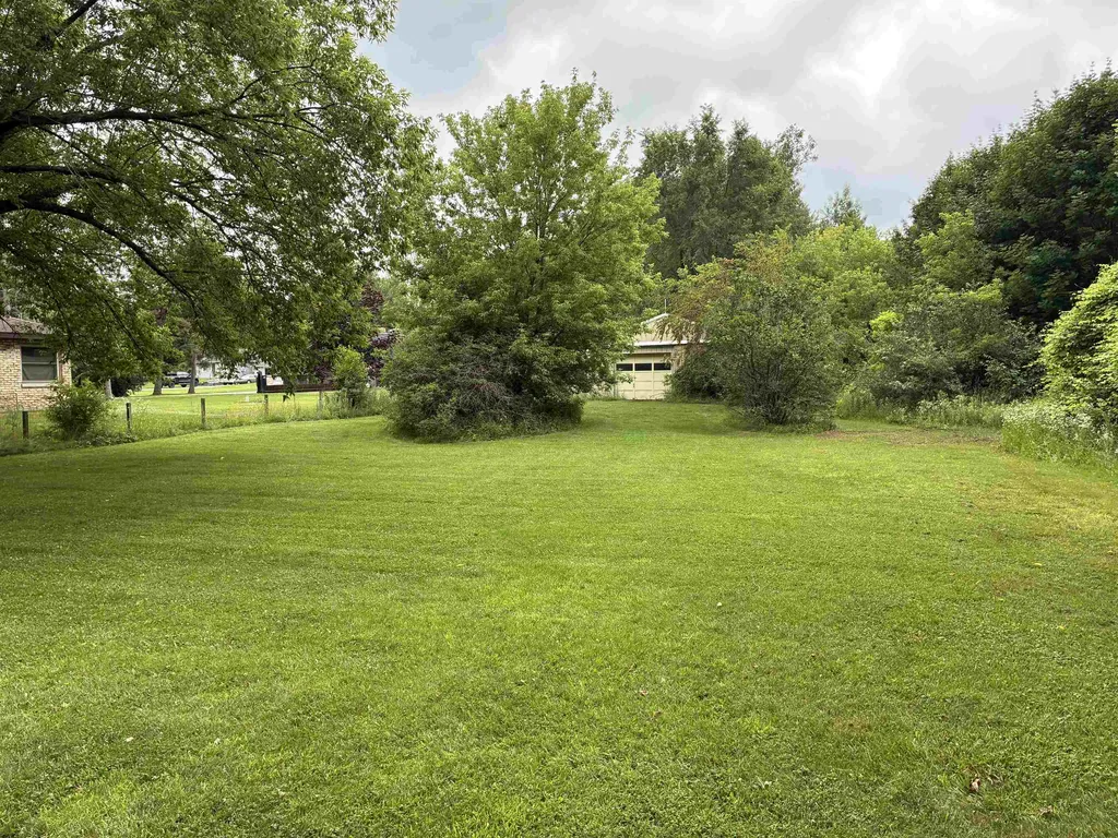 12160 S West Bay Shore Drive Elmwood Charter Township MI 49684