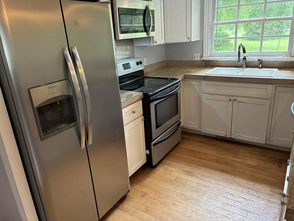 12160 S West Bay Shore Drive Elmwood Charter Township MI 49684