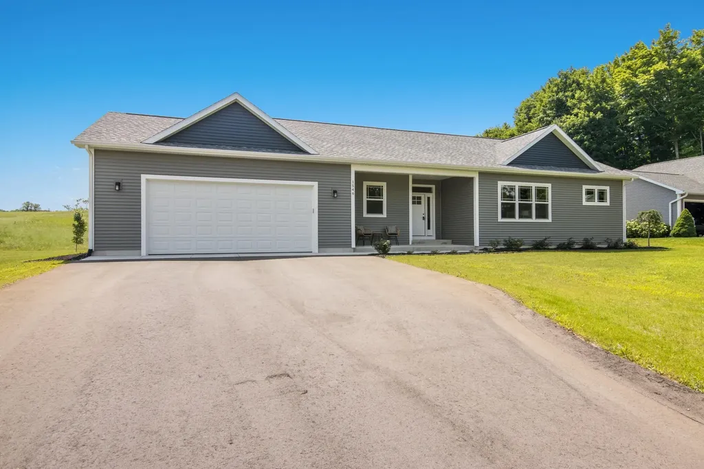 1546 Oban Way East Bay Township MI 49696