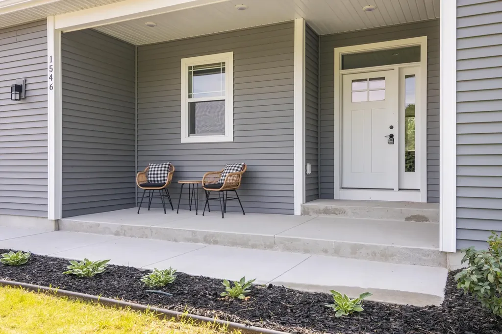 1546 Oban Way East Bay Township MI 49696